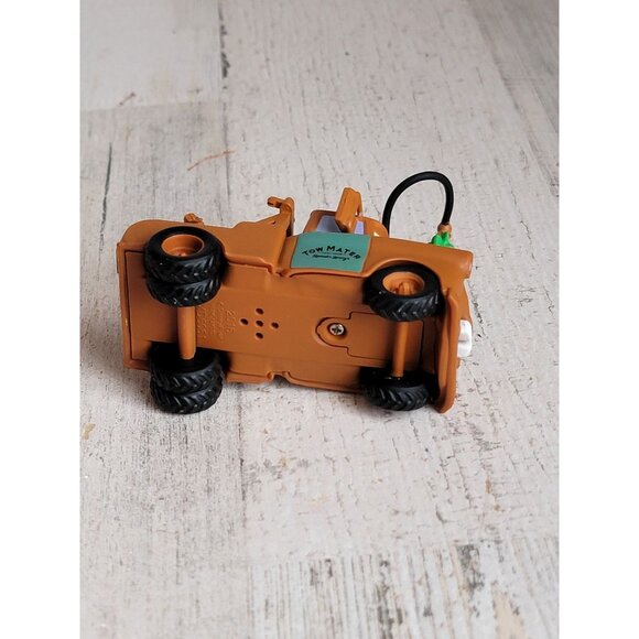 Hallmark mistletoe Mater Cars Disney Magic ornament Xmas - Picture 6 of 6